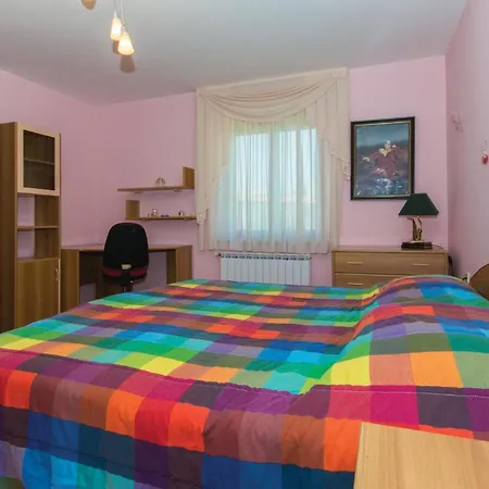 3 Bedroom Lovely In Barban Apartment *