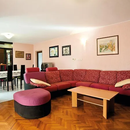 Apartment 3 Bedroom Lovely In Barban