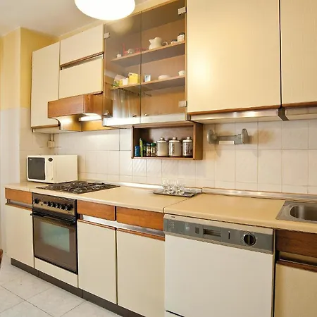 3 Bedroom Lovely In Barban Apartment