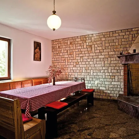 3 Bedroom Lovely In Barban Apartment *