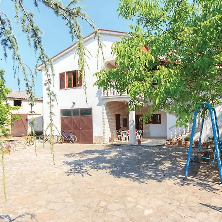 3 Bedroom Lovely In Barban Apartment Prnjani